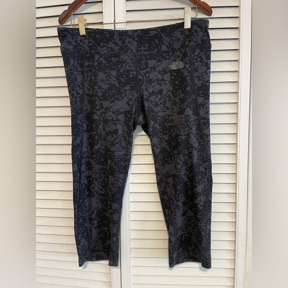 The North Face Women's Size L Black Print Pulse Capri Tight